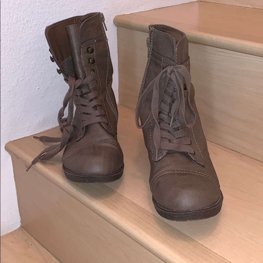 Combat boots